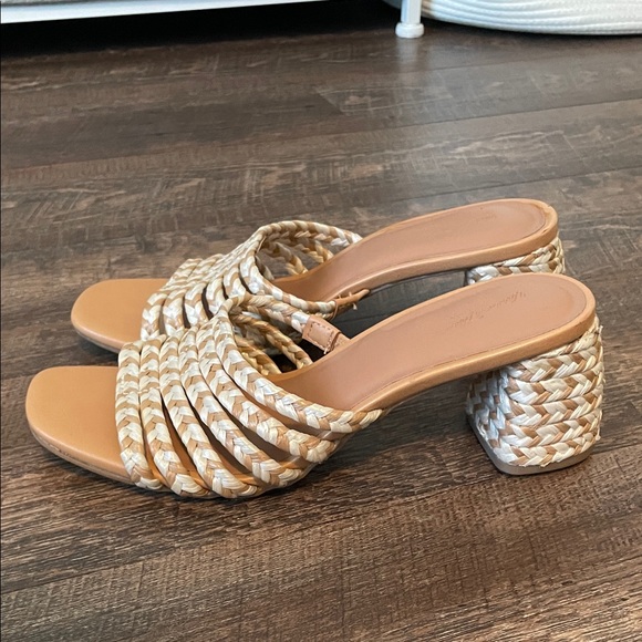 Universal Thread Tan and Cream Heeled Sandals - Picture 3 of 5